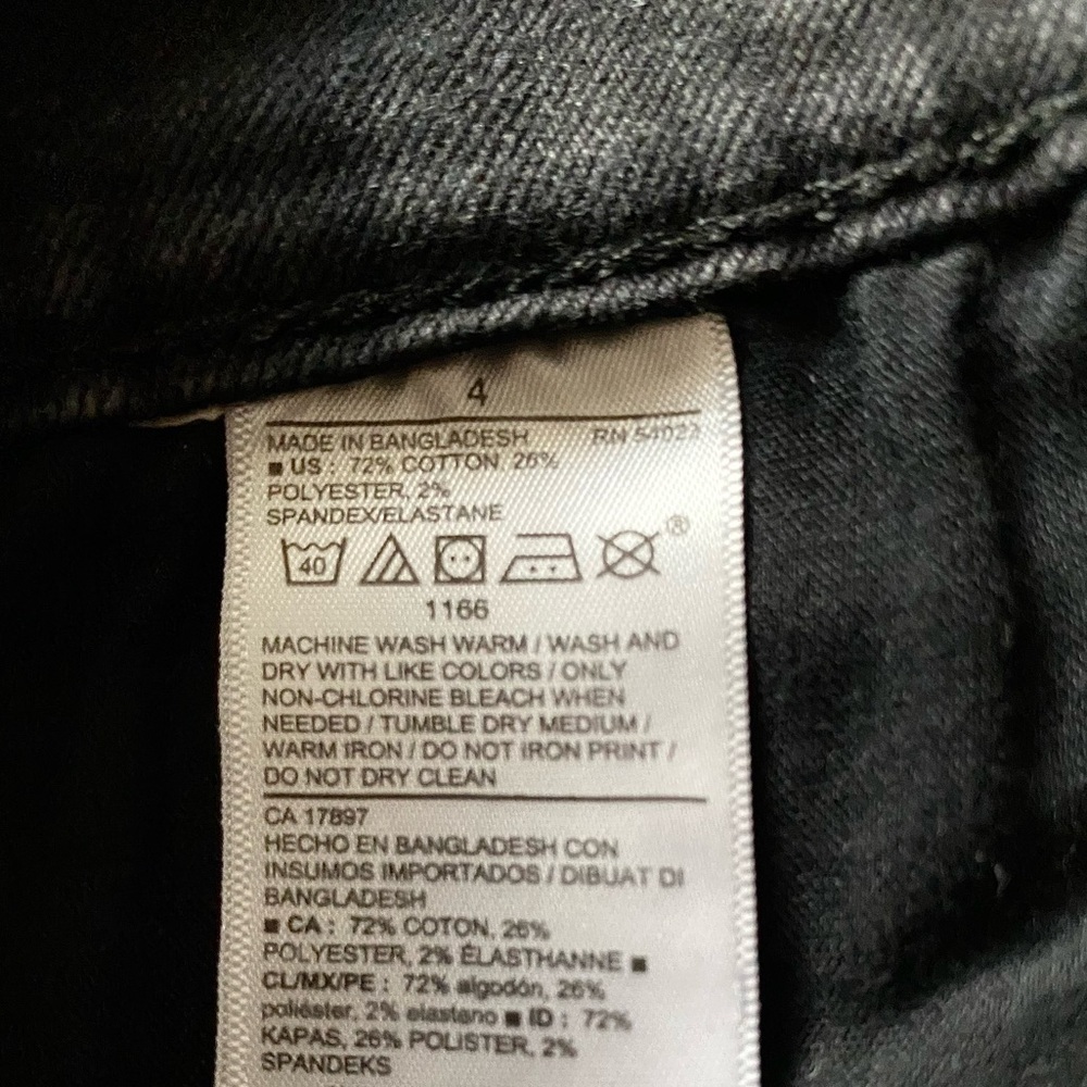 Old Navy Distressed Boyfriend Jean Shorts, Black, Mid Rise, Cuffed, Size 4 - Picture 7 of 12